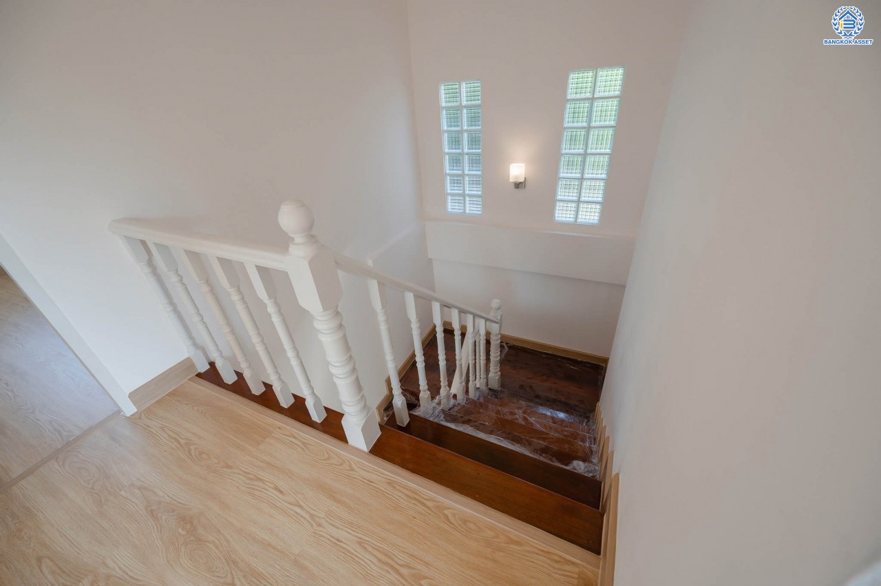 บ้านมือสองตกแต่งใหม่ โครงการ ประดับดาว5-6 ท่าอิฐ ตกแต่งครบครัน พร้อมอยู่ บนเนื้อที่ 52.8 ตร.ว. พื้นที่ใช้สอย 104.5 ตร.ม.  พร้อมฟังก์ชัน 3 ห้องนอน 2 ห้องน้ำ จอดรถได้ 1 คัน พื้นที่ใช้สอยกว้างขวาง บนทำเลที่ดีที่สุด เชื่อมต่อได้หลายเส้นทาง ใกล้รถไฟฟ้าสายสีม่วง "สถานีบางรักน้อยท่าอิฐ"